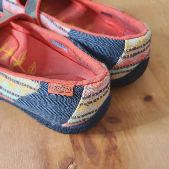 Keen | Camouflage and Orange Mary Jane Flats - Picture 6 of 7